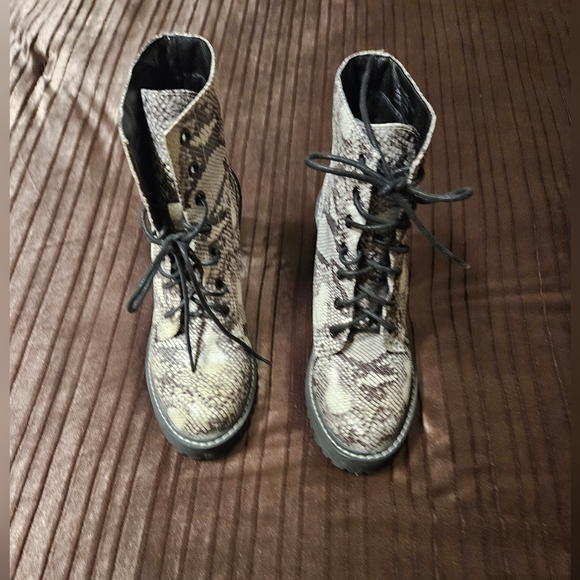 Madden Girl Archie Platform Combat Boots, Snakeprint - Picture 6 of 10